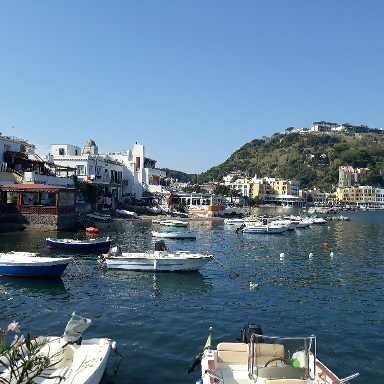 Večne zelený ostrov Ischia so sopkou Monte Epomeo a návšteva ostrova Procida – polpenzia 032