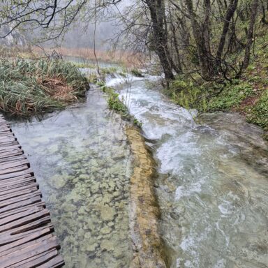 Smaragdové Plitvice a večerný Záhreb 010