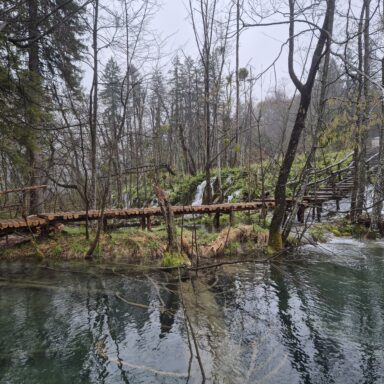 Smaragdové Plitvice a večerný Záhreb 026