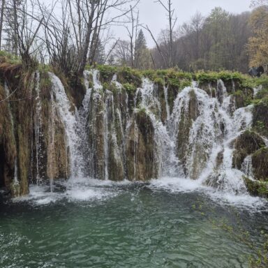 Smaragdové Plitvice a večerný Záhreb 029
