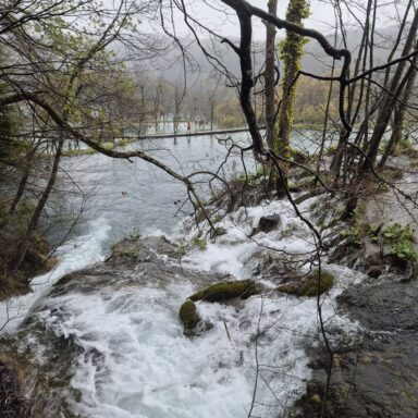 Smaragdové Plitvice a večerný Záhreb 031