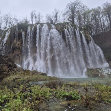 Smaragdové Plitvice a večerný Záhreb 034