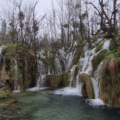 Smaragdové Plitvice a večerný Záhreb 001