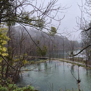 Smaragdové Plitvice a večerný Záhreb 037