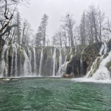 Smaragdové Plitvice a večerný Záhreb 007