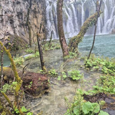 Smaragdové Plitvice a večerný Záhreb 044