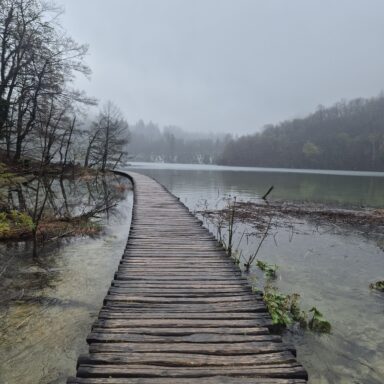 Smaragdové Plitvice a večerný Záhreb 047