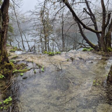 Smaragdové Plitvice a večerný Záhreb 062