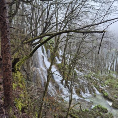 Smaragdové Plitvice a večerný Záhreb 068