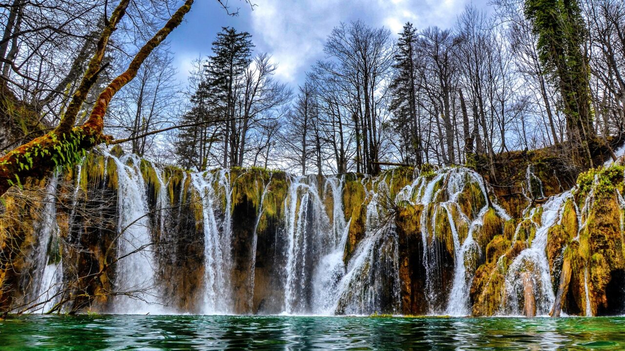 Smaragdové Plitvice a večerný Záhreb